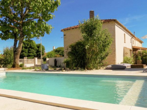 Comfortable cottage with heated pool and secluded garden in the Cognac region